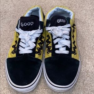 Charlie Brown Vans size 6.5